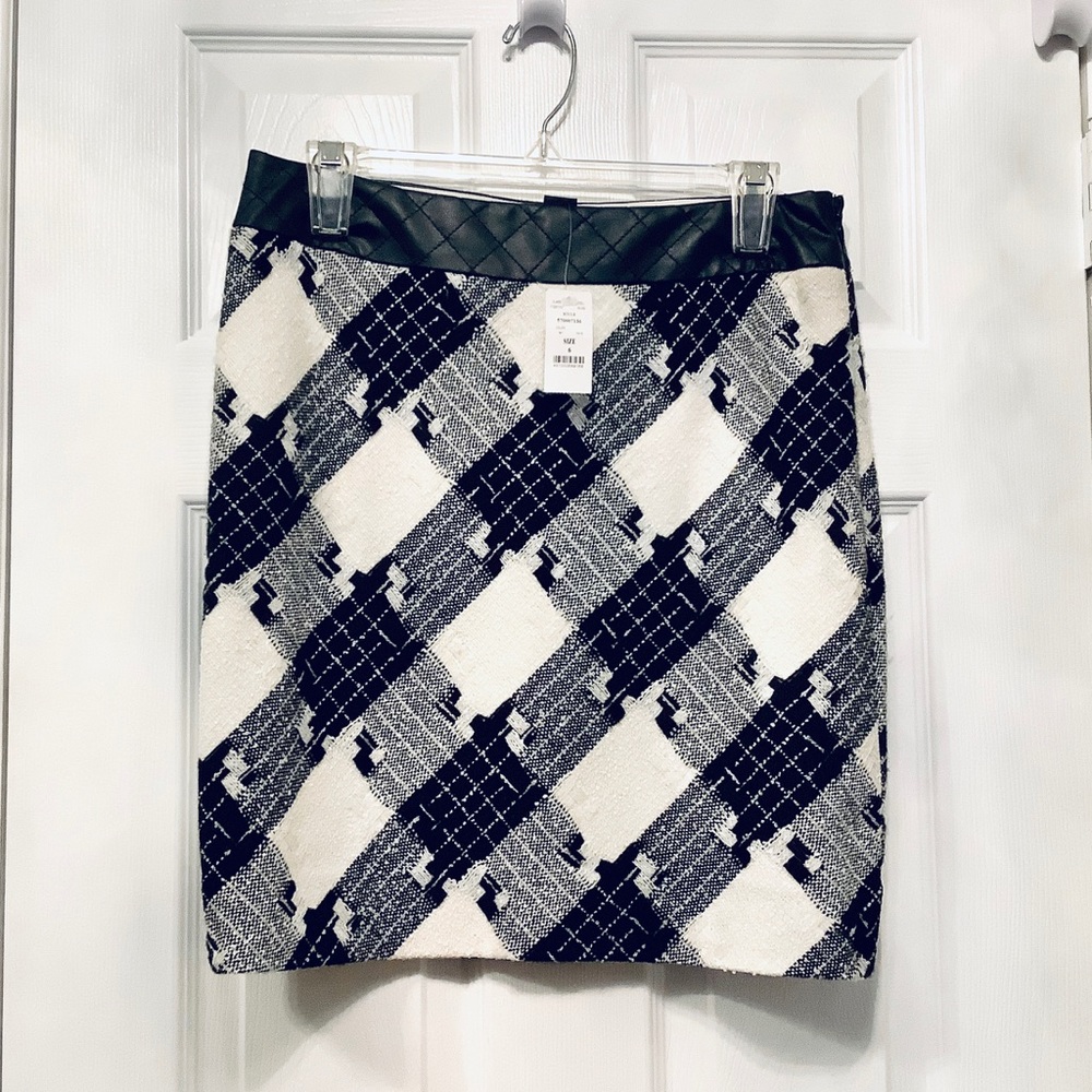 NWT White House/Black Market skirt. Size 6